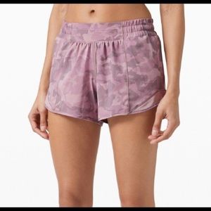 🆕 NWT Lululemon Pink Camo Hotty Hot Shorts 4”